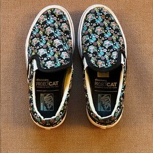 Vans Slip-On Sneakers in Black with Multicolor Floral & Cat Print
